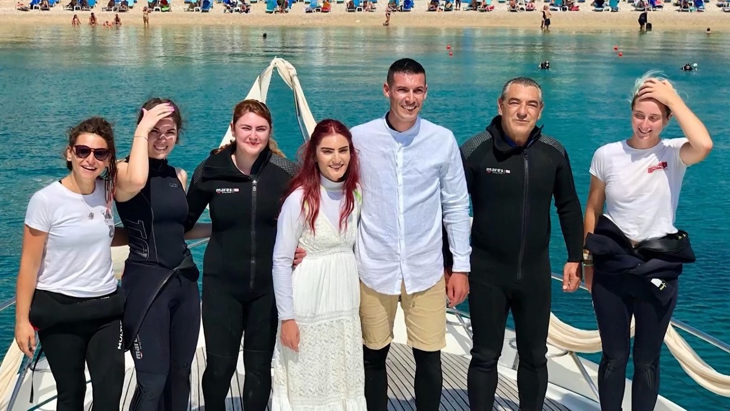 В Алонисос се състоя първата подводна сватба в Гърция