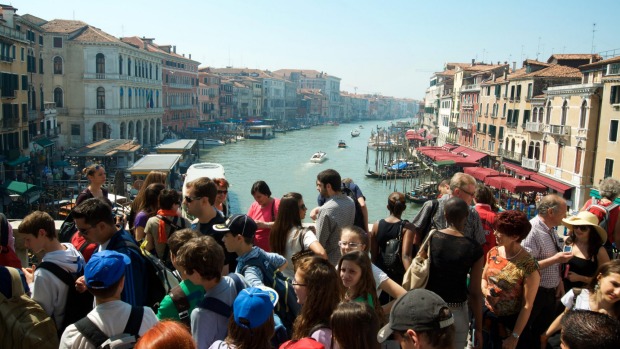 Венеция въвежда от 2024 г. туристическа такса за еднодневните туристи