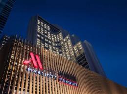 Наскоро в Банкокотвори врати новият хотел Marriott Marquis‚ добавяйки нови 1300 стаи към съществуващия капацитет на компанията - Marriott отворя по един нов хотел на всеки 14 часа